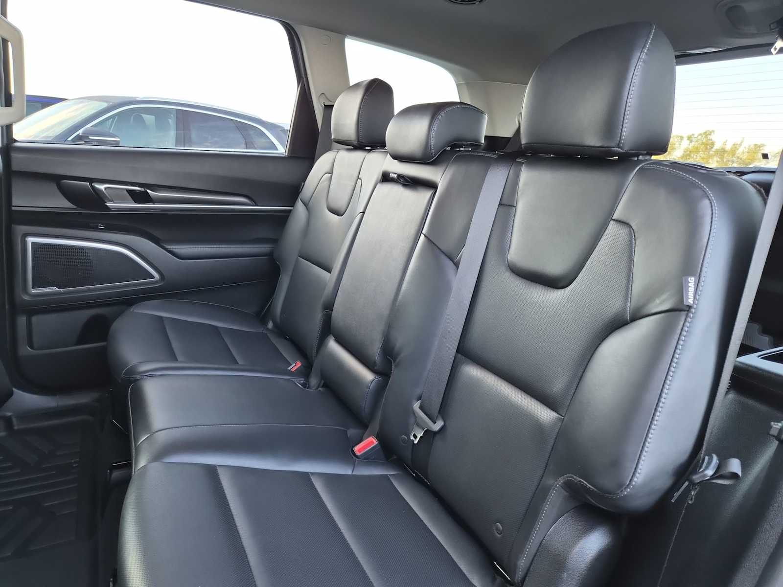 Thumbnail: 2023 Kia Telluride - 17