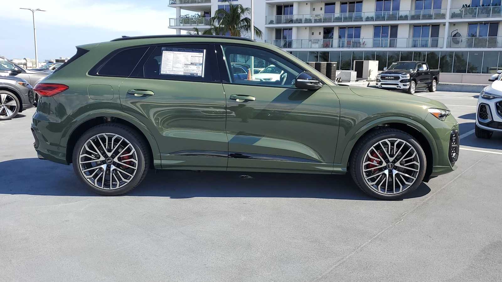 Thumbnail: 2025 Audi SQ5 - 7