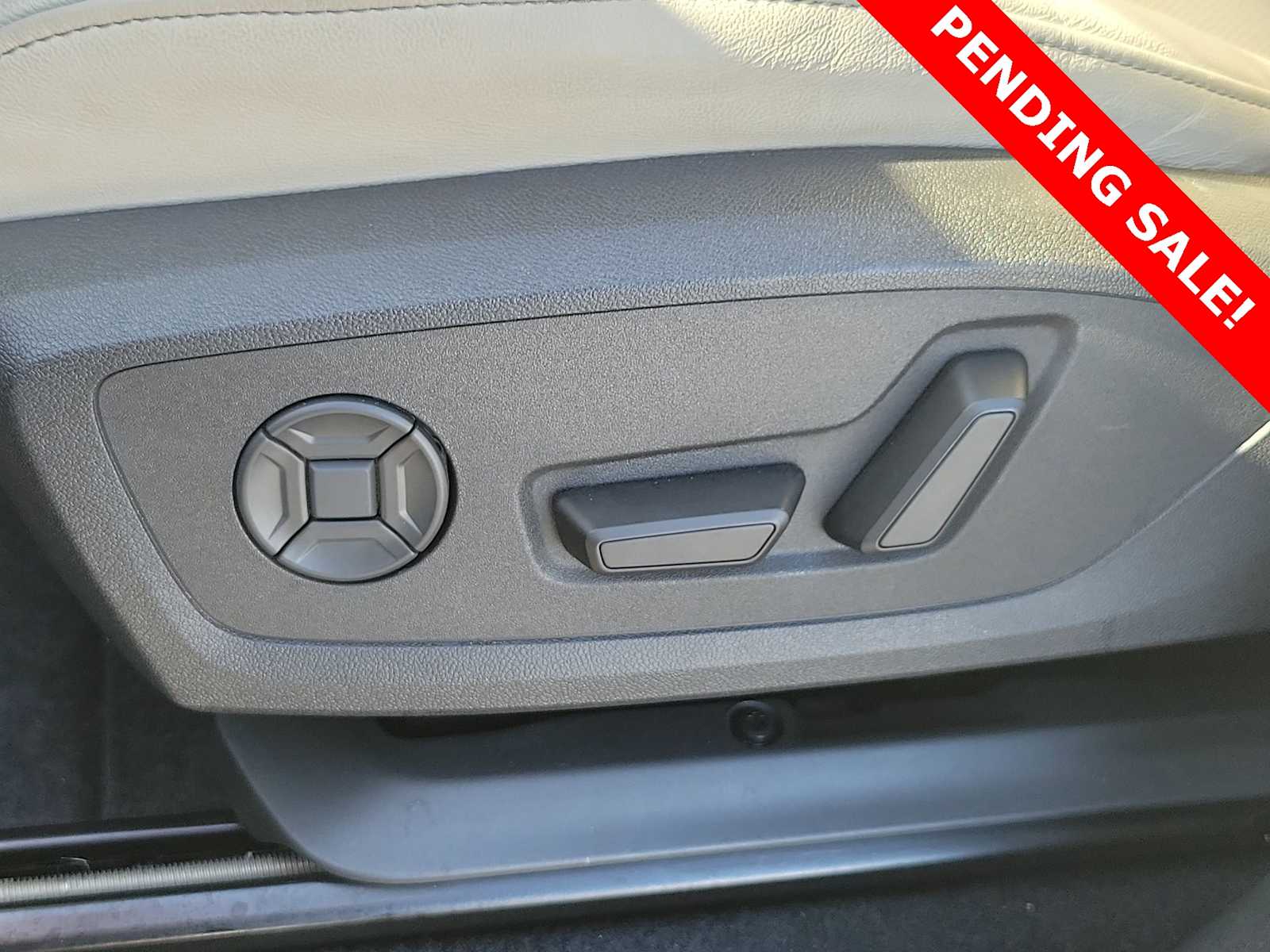 Thumbnail: 2025 Audi Q6 e-tron - 16