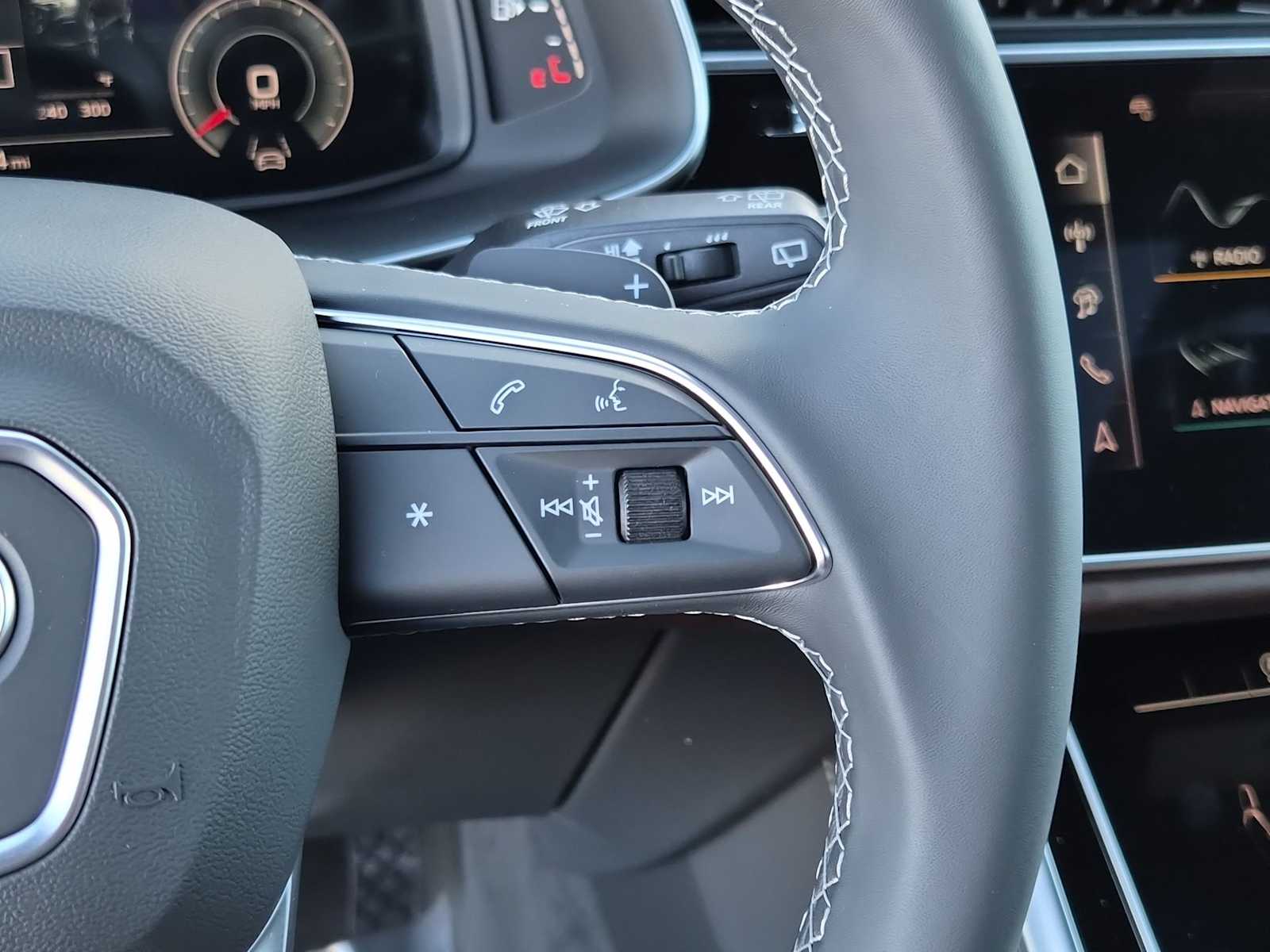 Thumbnail: 2026 Audi Q8 - 22