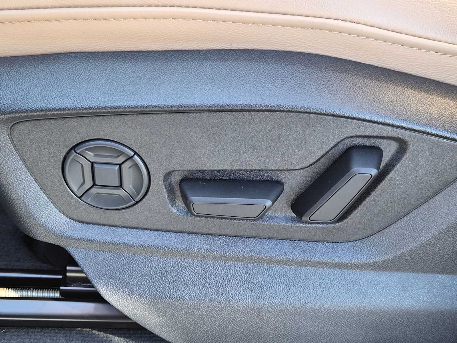 Thumbnail: 2025 Audi Q8 - 16