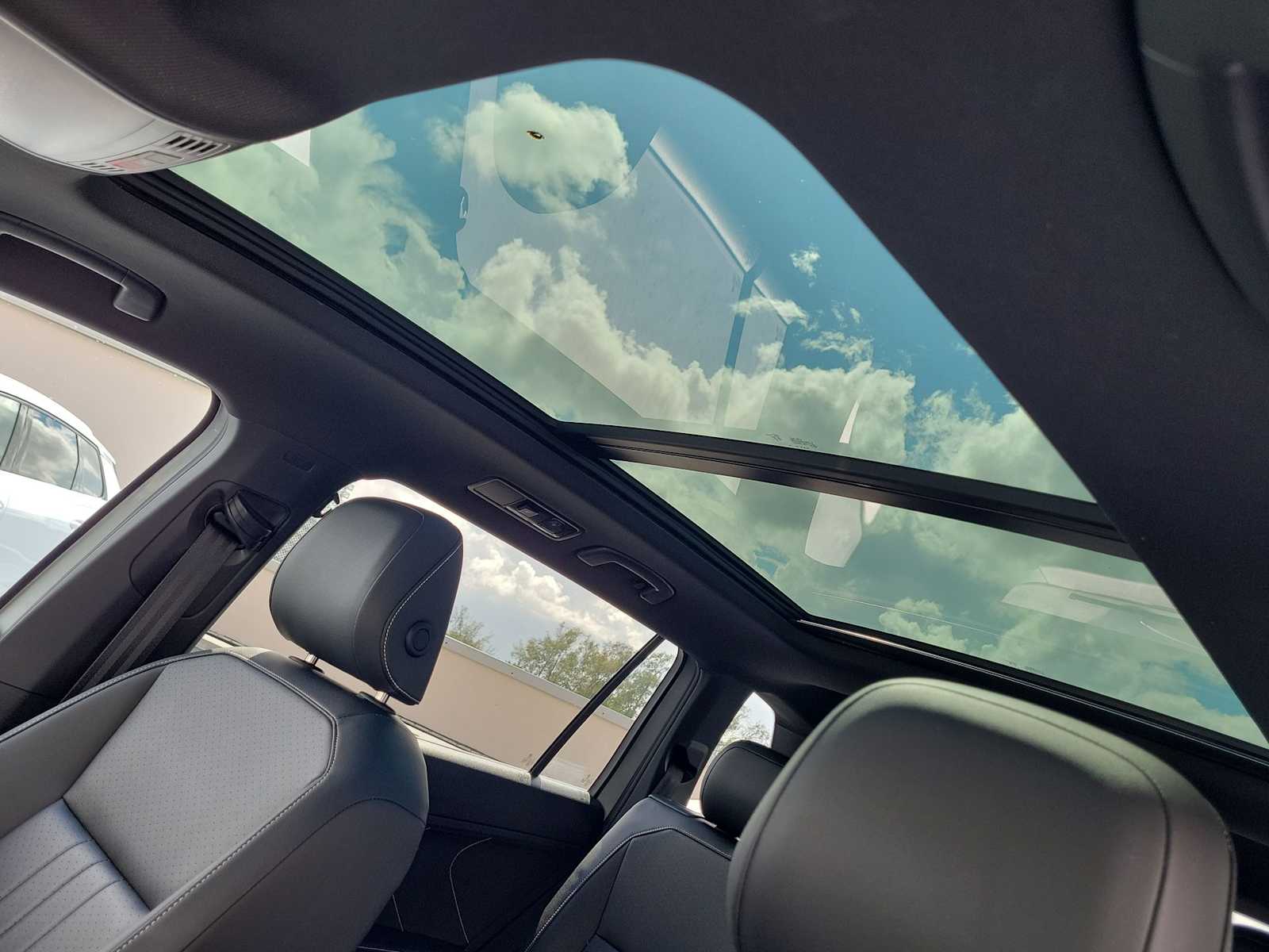 Thumbnail: 2023 Volkswagen Tiguan - 18