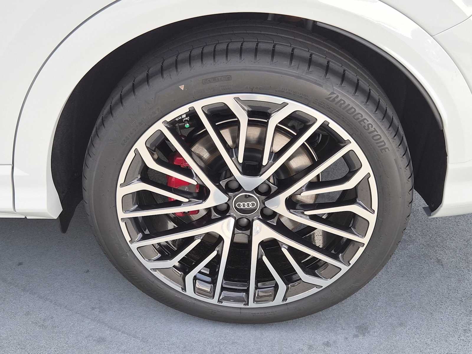 Thumbnail: 2025 Audi SQ5 - 12