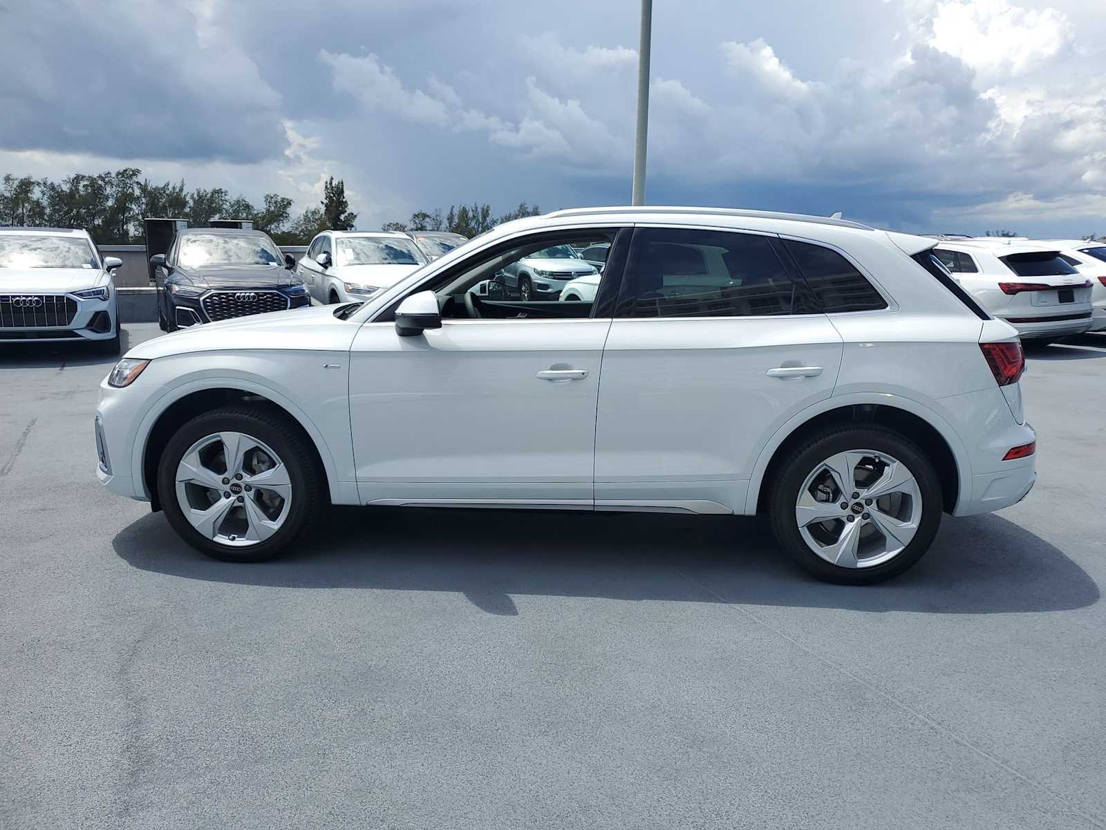 Thumbnail: 2023 Audi Q5 - 3