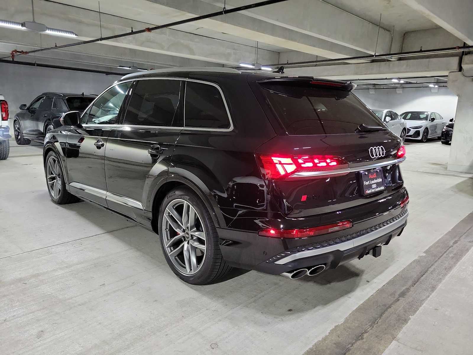 Thumbnail: 2026 Audi SQ7 - 3