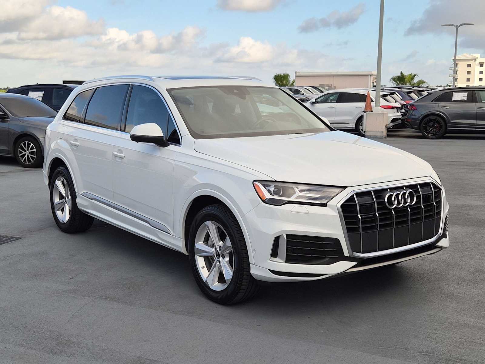 Thumbnail: 2023 Audi Q7 - 8