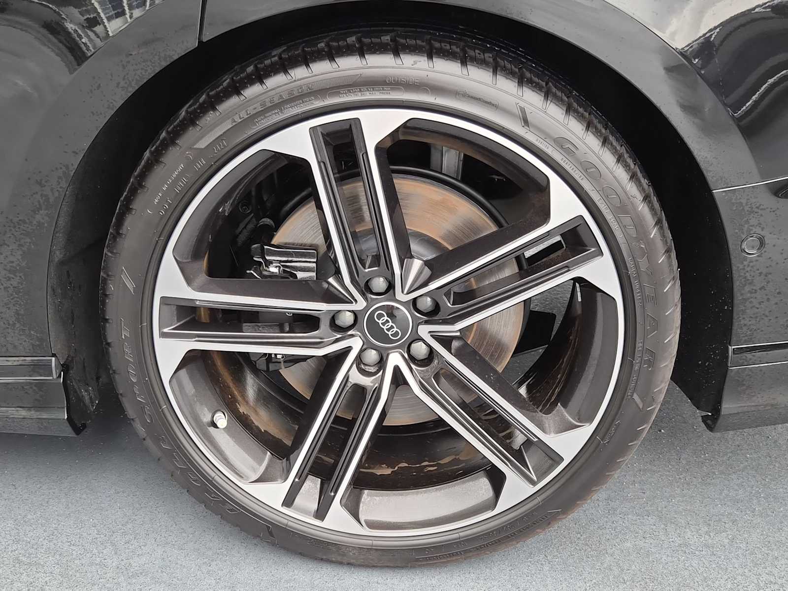 Thumbnail: 2025 Audi A8 - 12