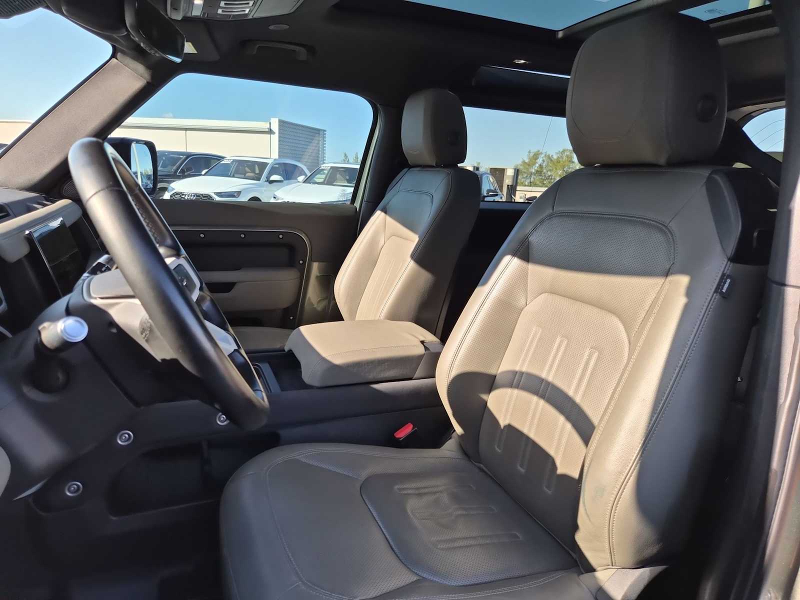 Thumbnail: 2022 Land Rover Defender - 14