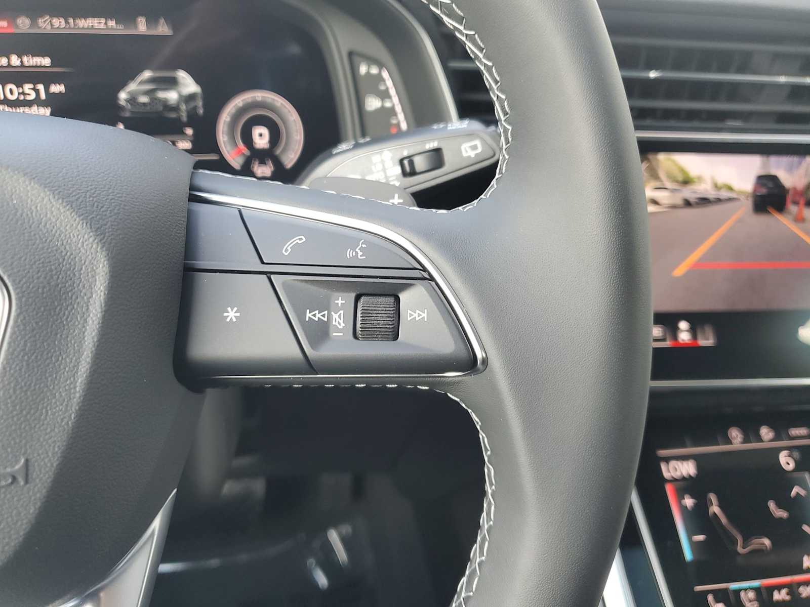 Thumbnail: 2025 Audi Q8 - 17