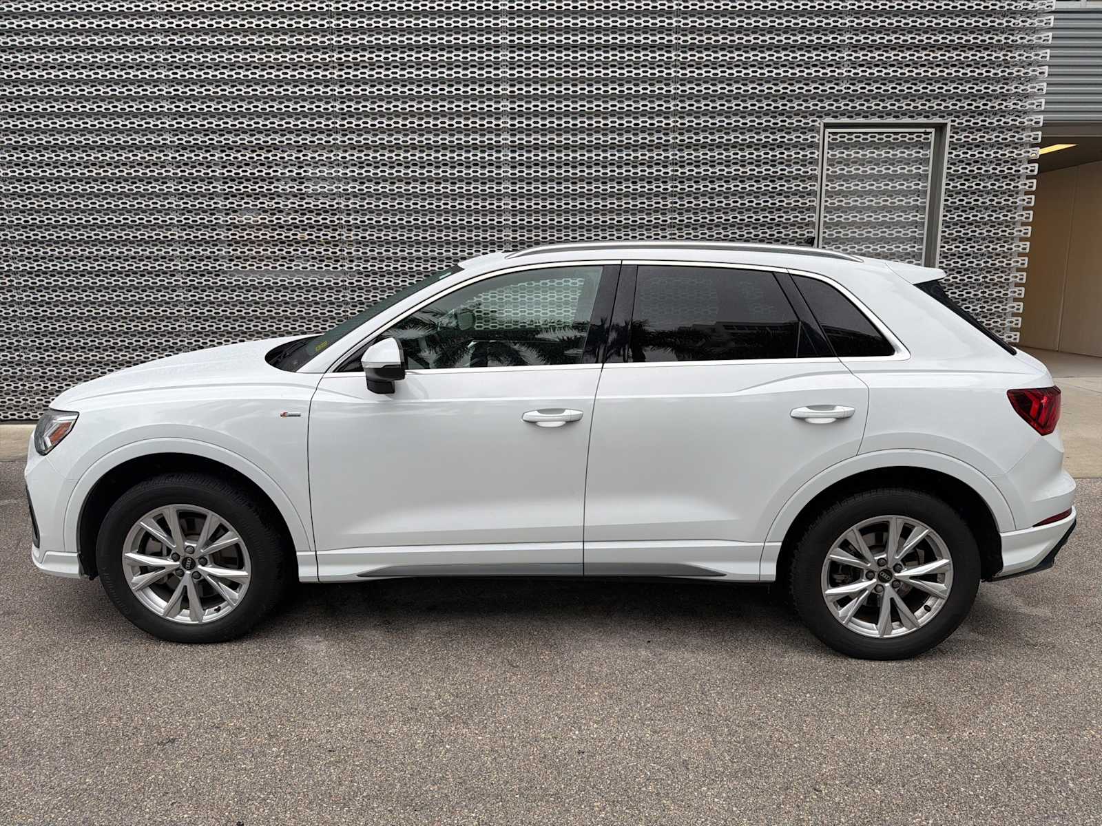 Thumbnail: 2021 Audi Q3 - 2