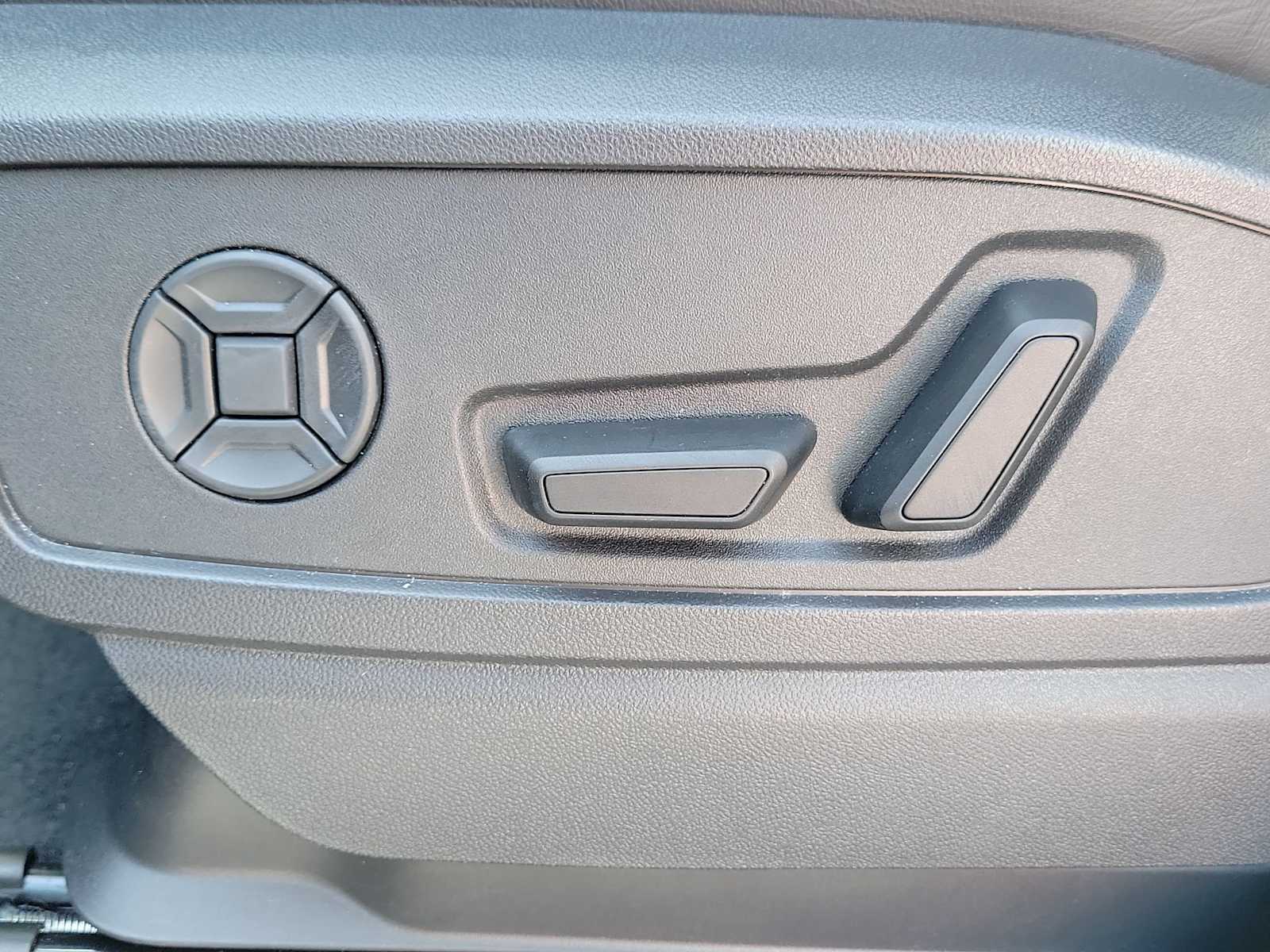 Thumbnail: 2025 Audi Q5 - 16