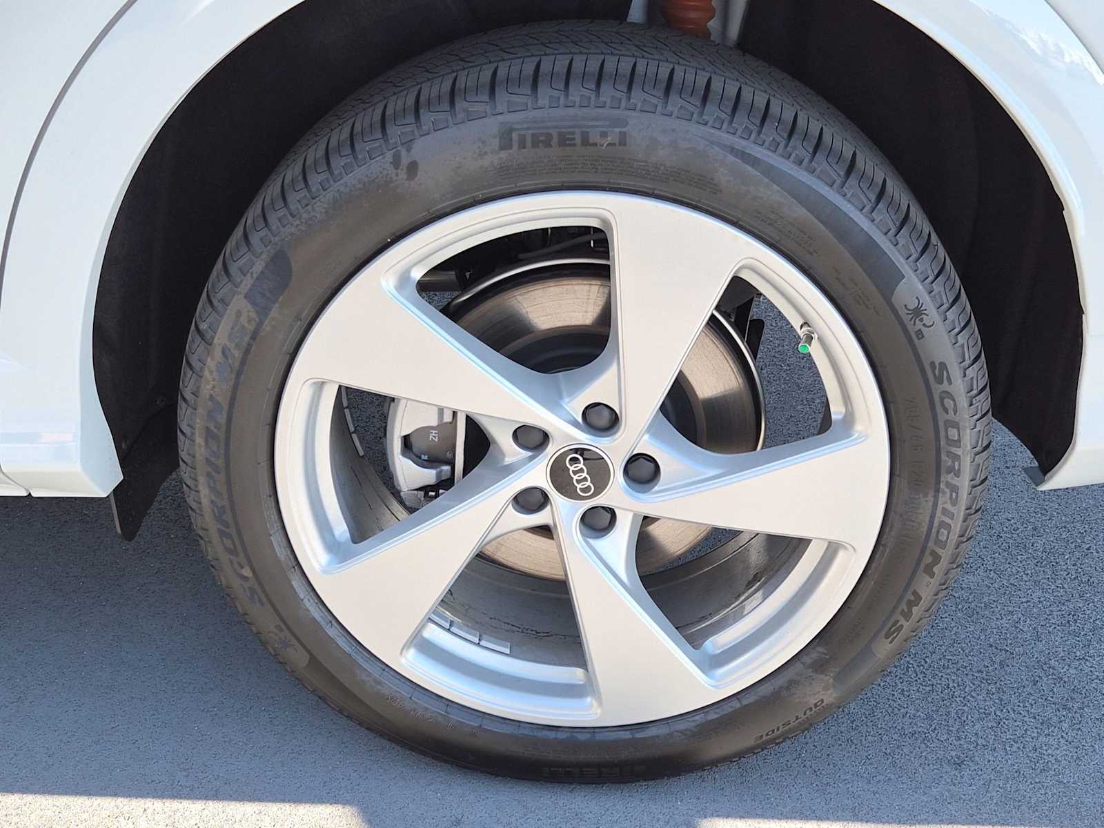 Thumbnail: 2025 Audi Q5 - 12