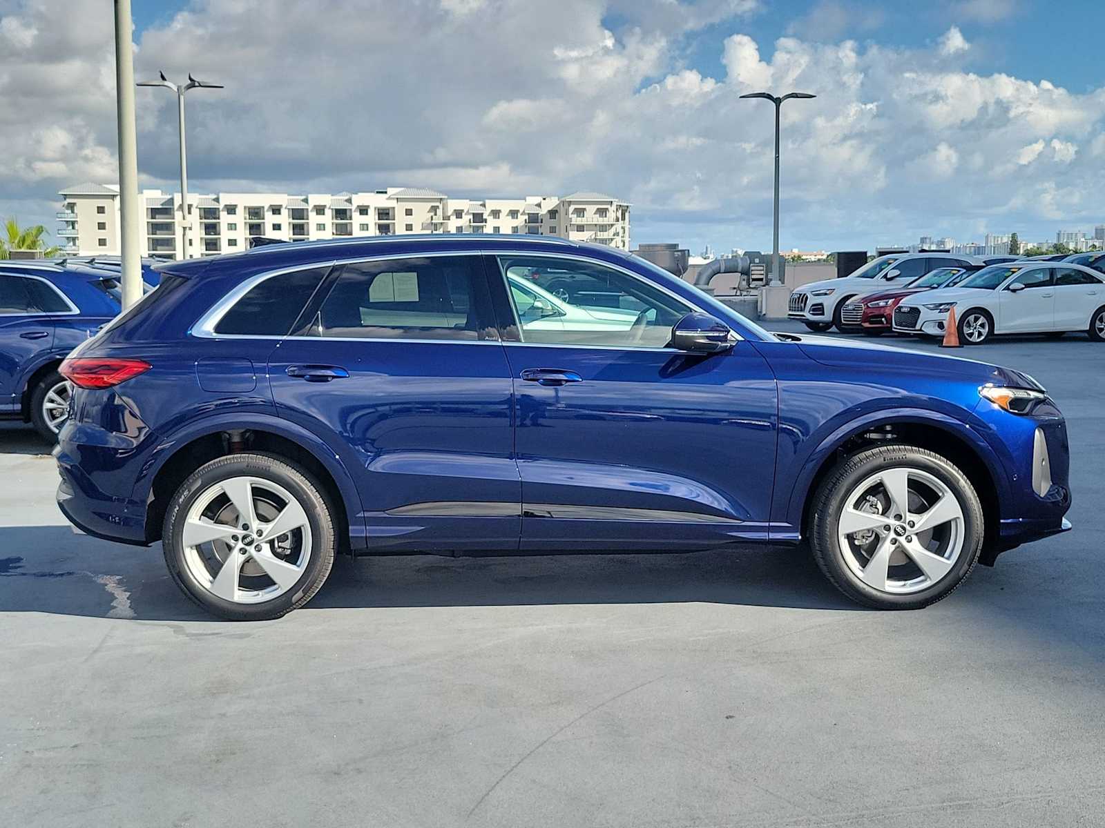 Thumbnail: 2025 Audi Q5 - 7