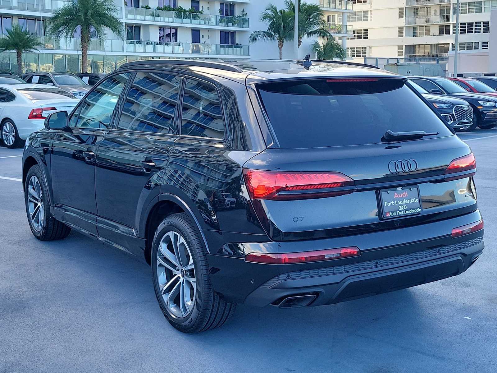 Thumbnail: 2026 Audi Q7 - 4