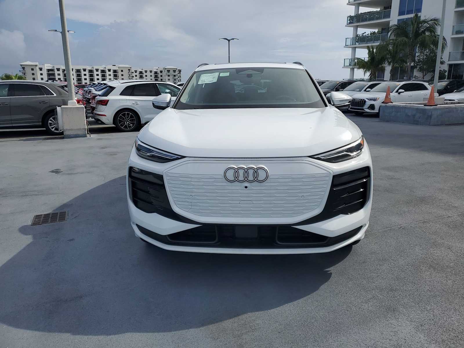 Thumbnail: 2025 Audi Q6 e-tron - 9