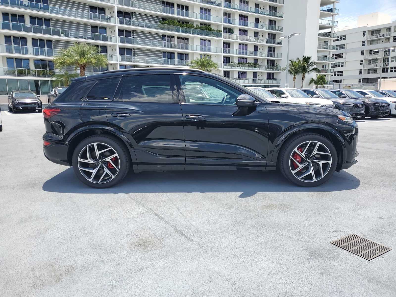 Thumbnail: 2025 Audi SQ6 e-tron - 7