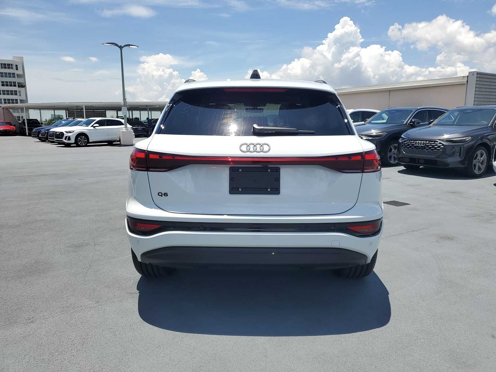 Thumbnail: 2025 Audi Q6 e-tron - 5