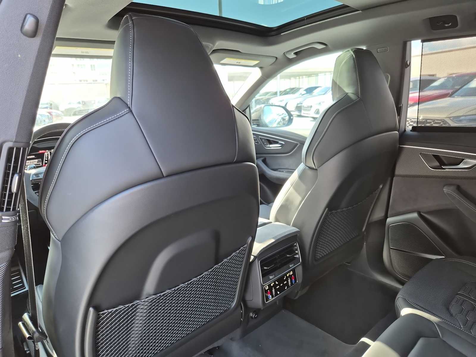 Thumbnail: 2026 Audi RS Q8 - 17