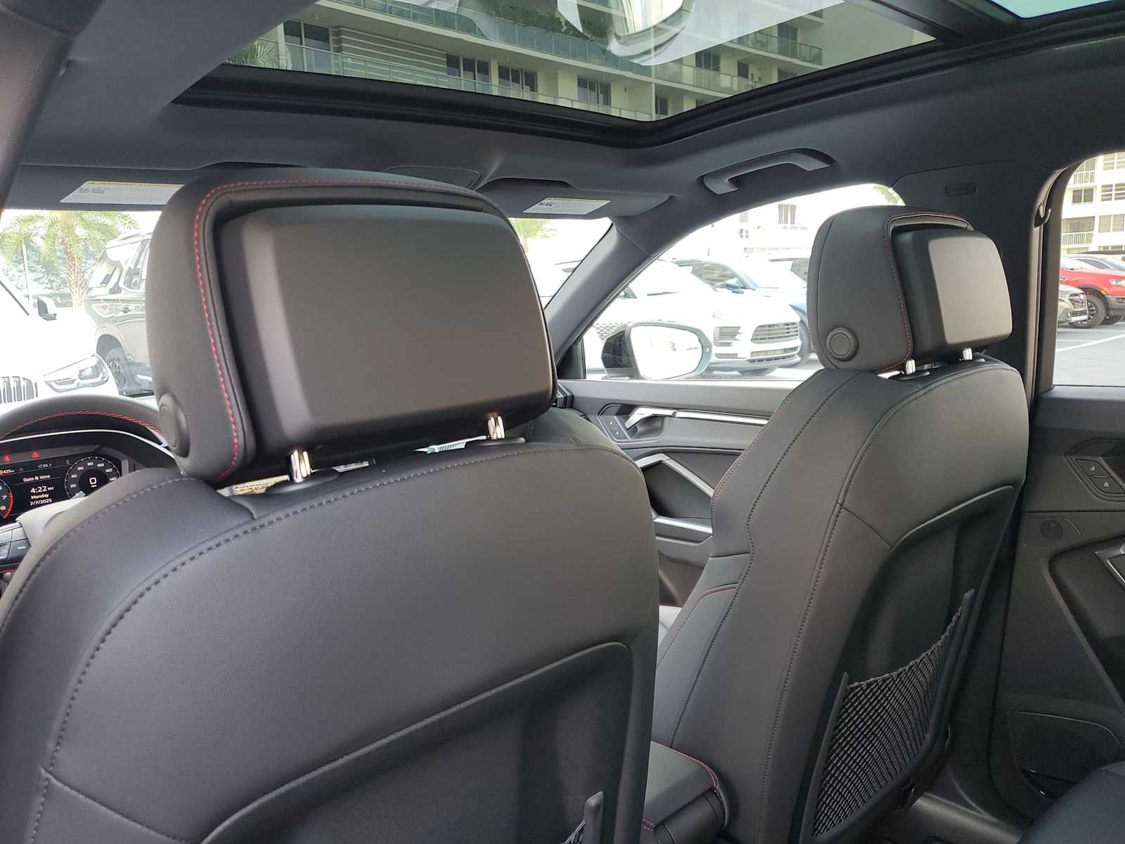 Thumbnail: 2025 Audi Q3 - 14