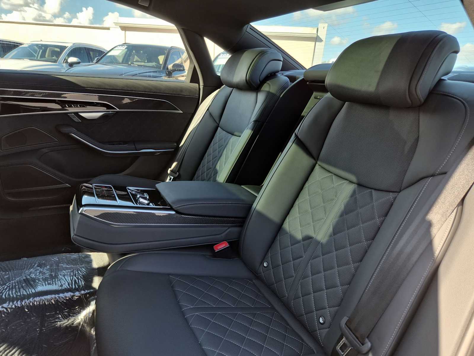 Thumbnail: 2025 Audi S8 - 19