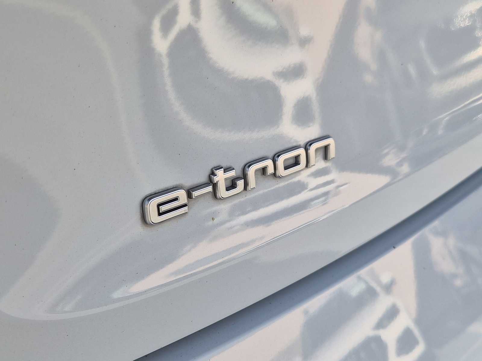 Thumbnail: 2021 Audi e-tron - 10