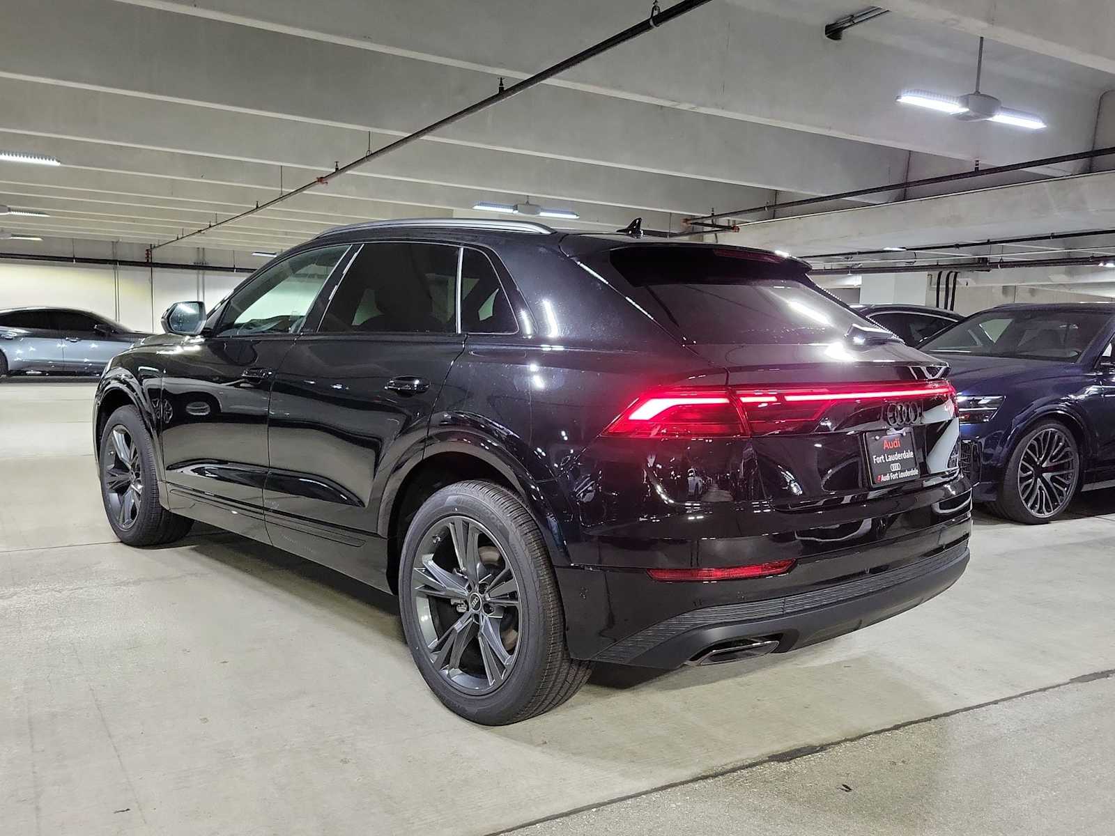 Thumbnail: 2026 Audi Q8 - 4