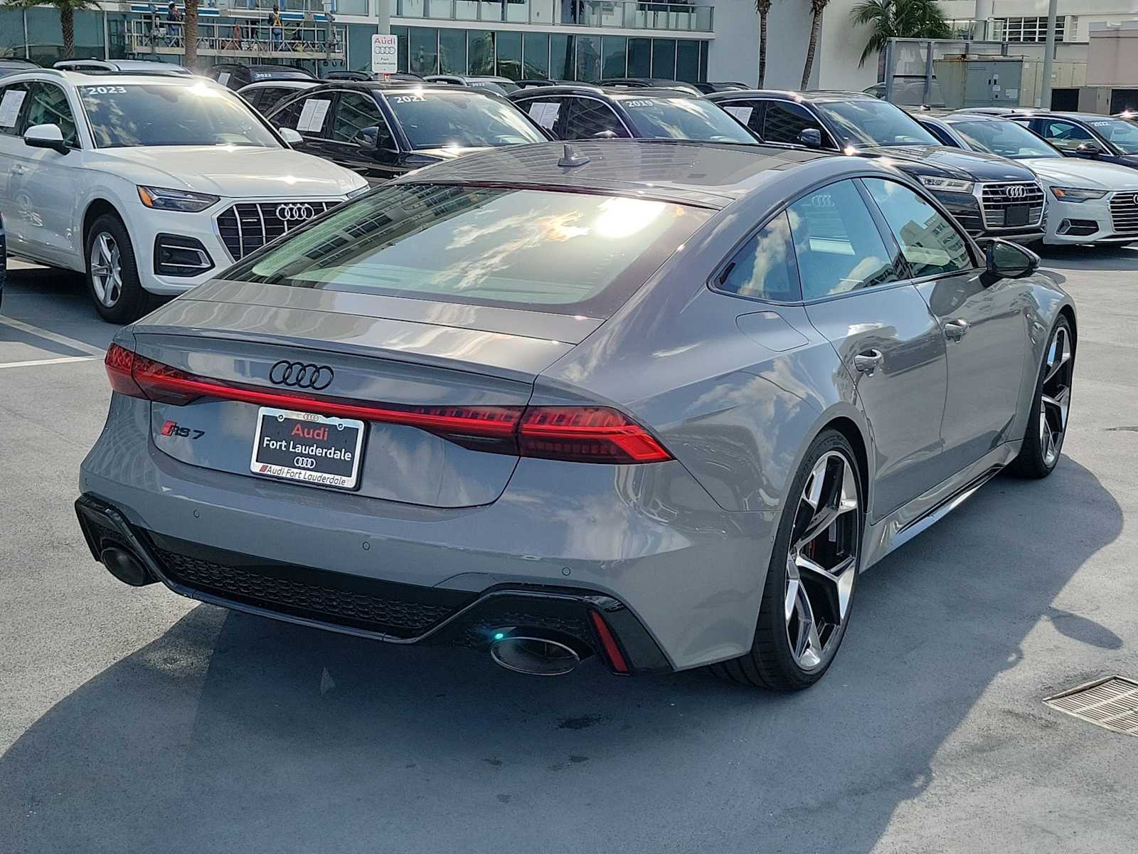 Thumbnail: 2026 Audi RS 7 - 6