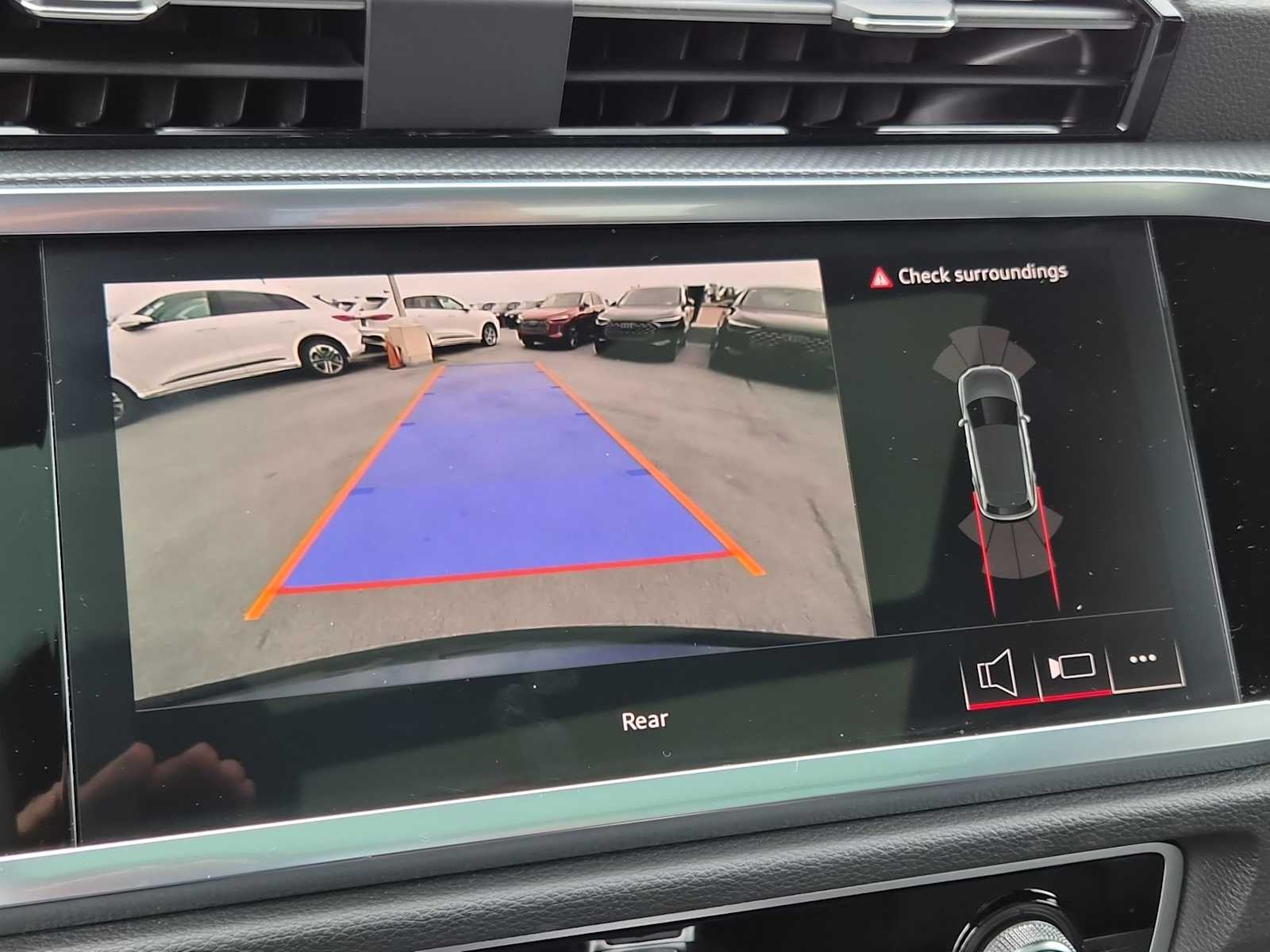 Thumbnail: 2025 Audi Q3 - 24