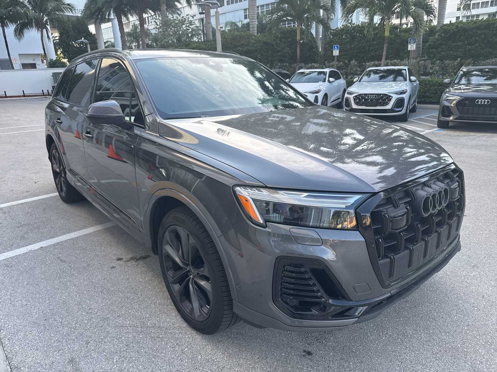 Thumbnail: 2025 Audi Q7 - 2