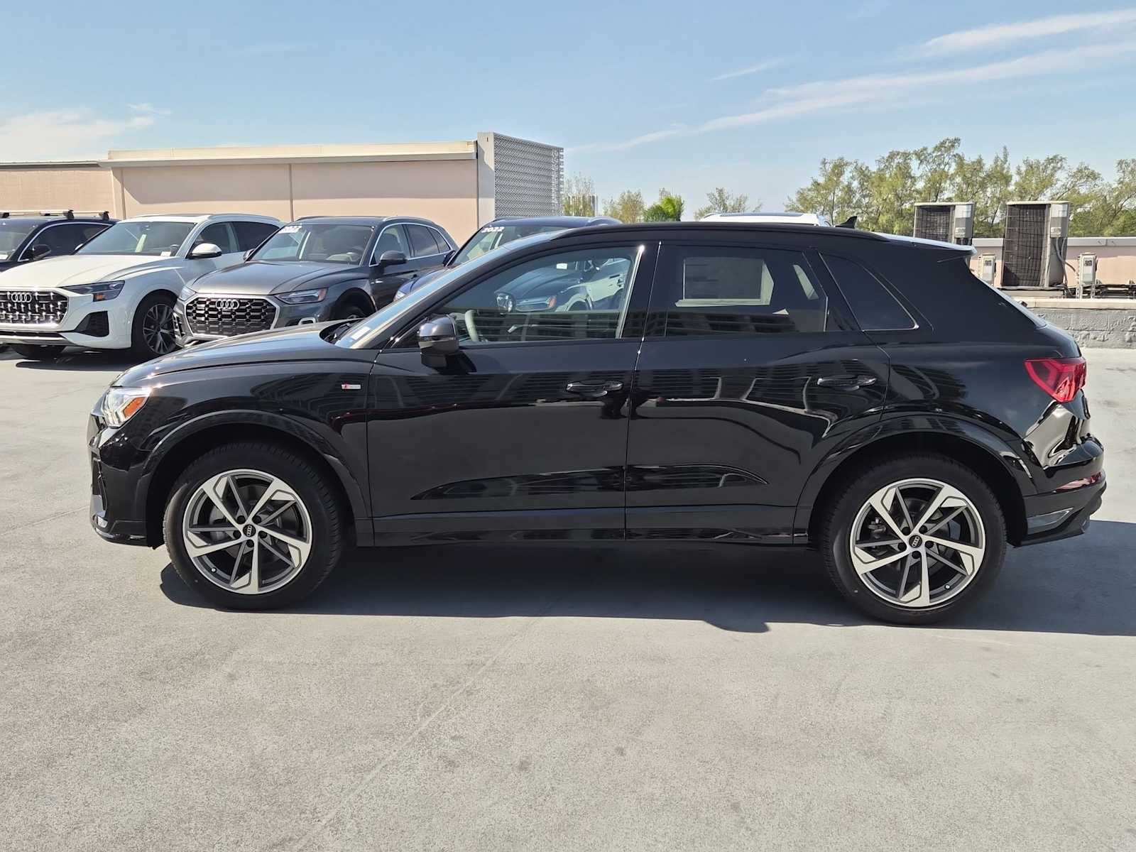 Thumbnail: 2025 Audi Q3 - 3