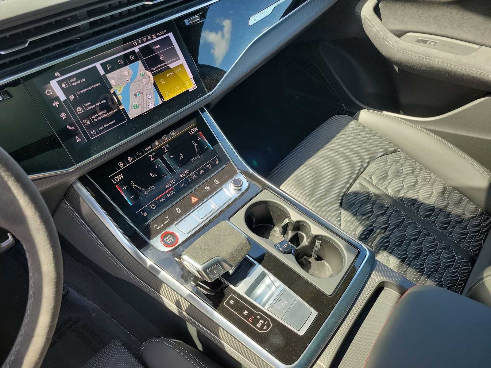 Thumbnail: 2026 Audi RS Q8 - 24