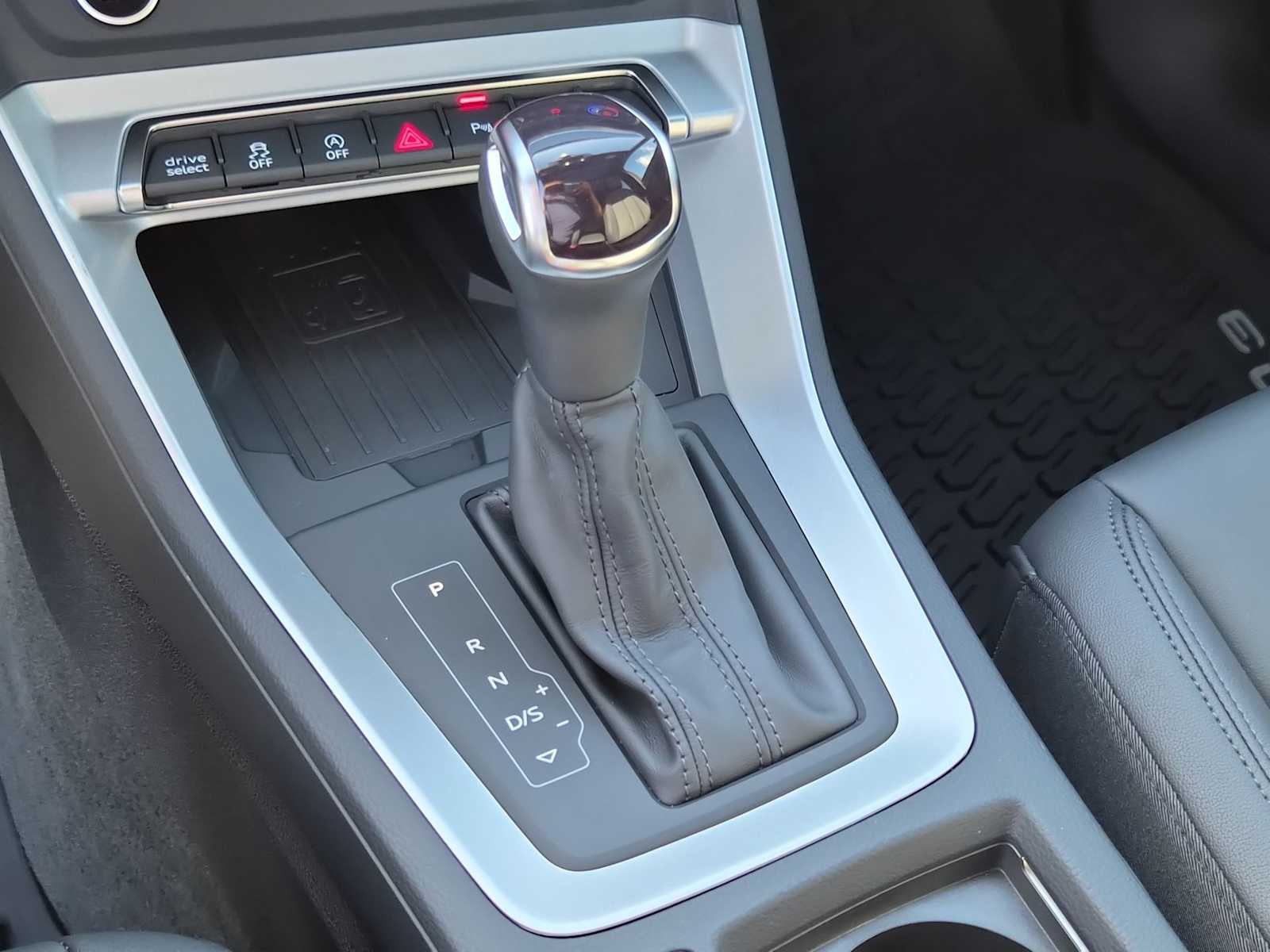 Thumbnail: 2025 Audi Q3 - 25