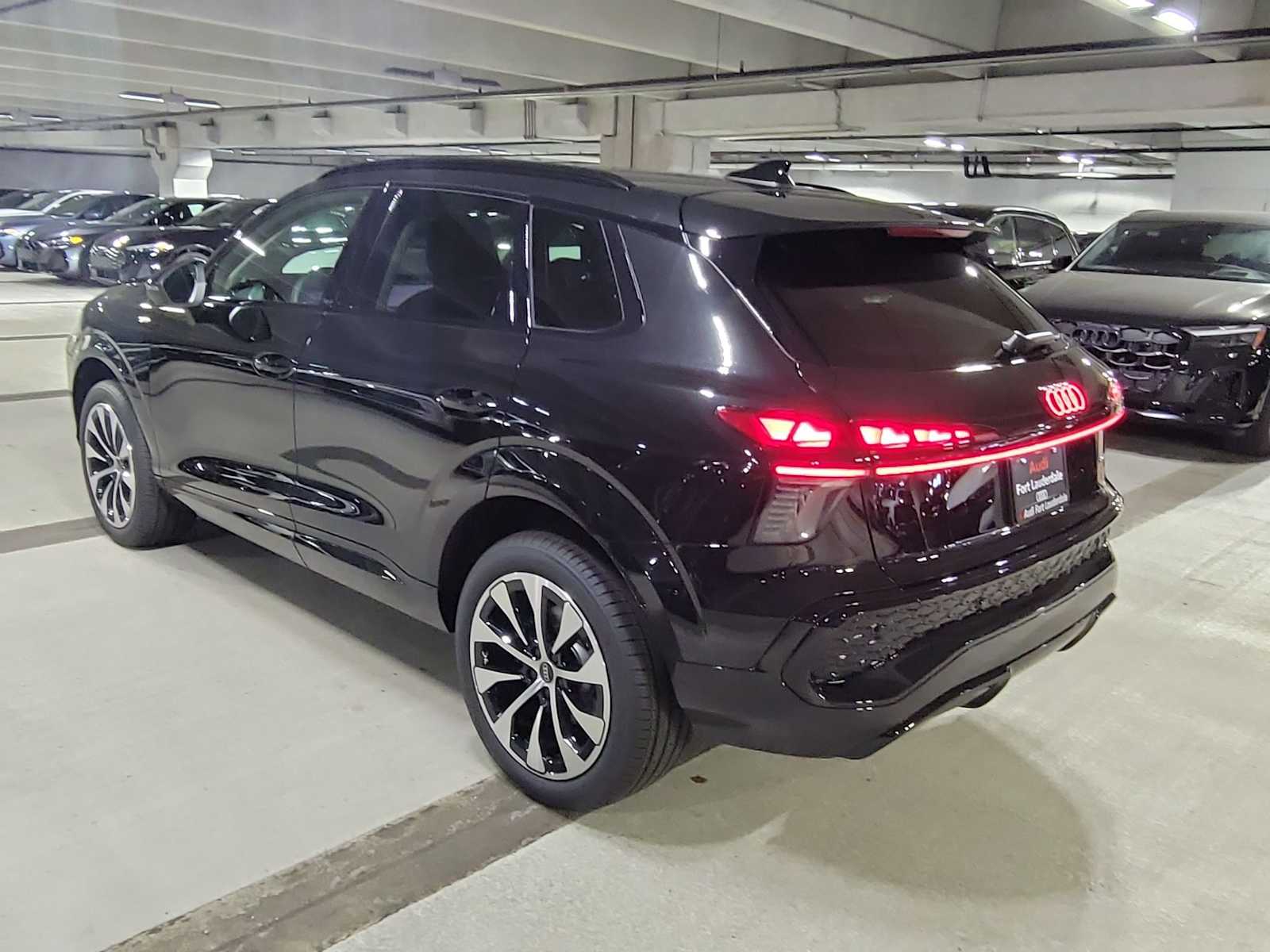 Thumbnail: 2026 Audi Q3 - 4