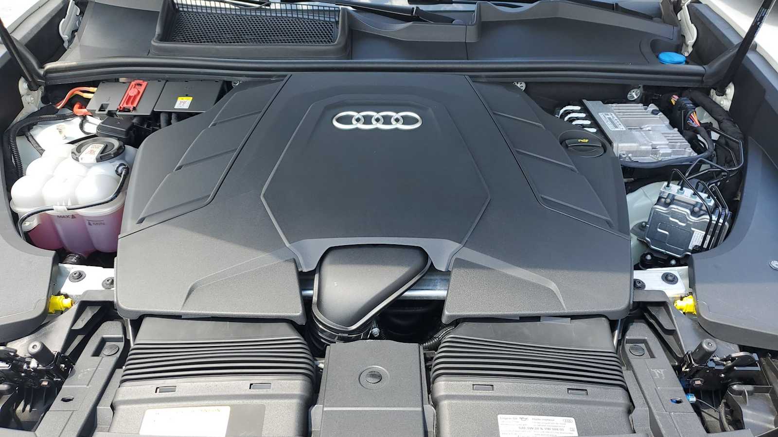 Thumbnail: 2023 Audi Q8 - 14