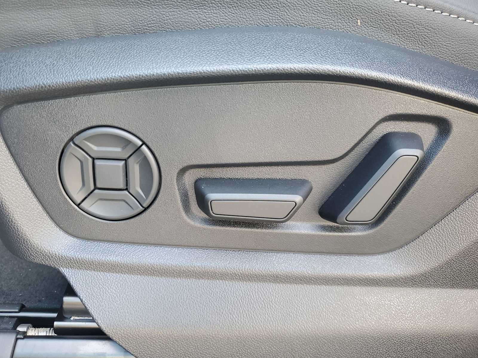 Thumbnail: 2025 Audi Q8 - 12