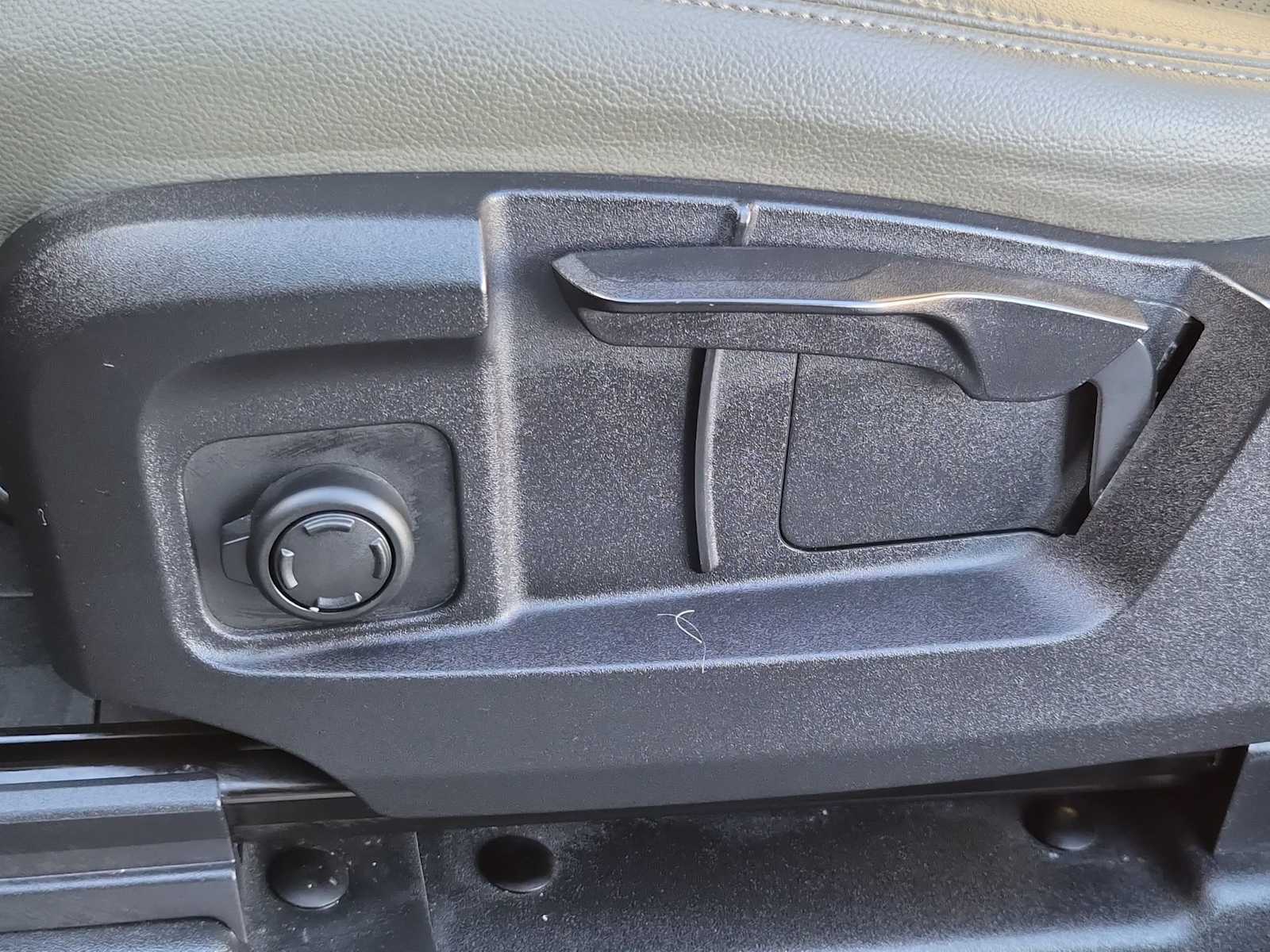 Thumbnail: 2022 Land Rover Defender - 15