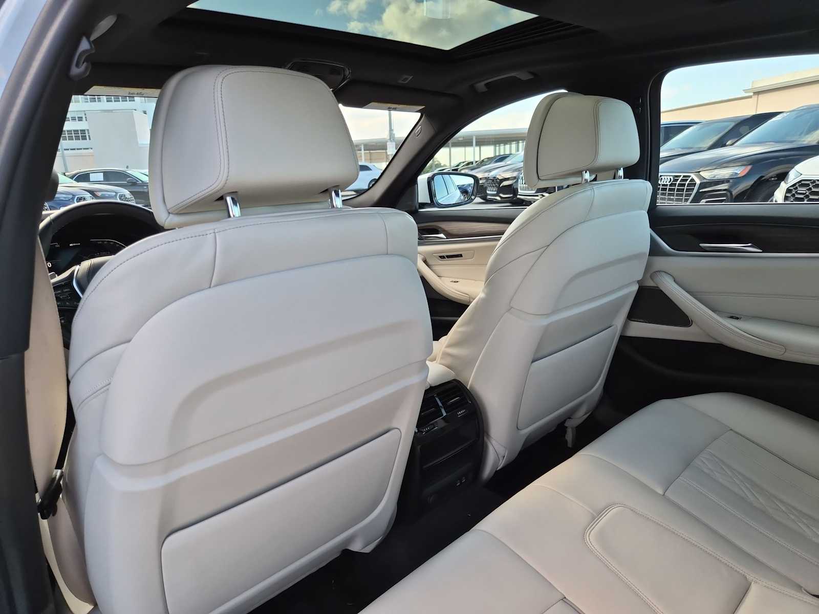 Thumbnail: 2021 BMW 5 Series - 17