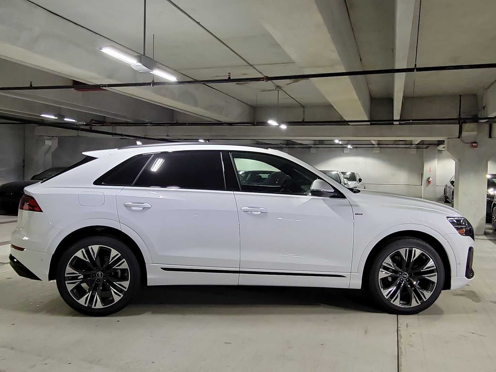 Thumbnail: 2026 Audi Q8 - 7