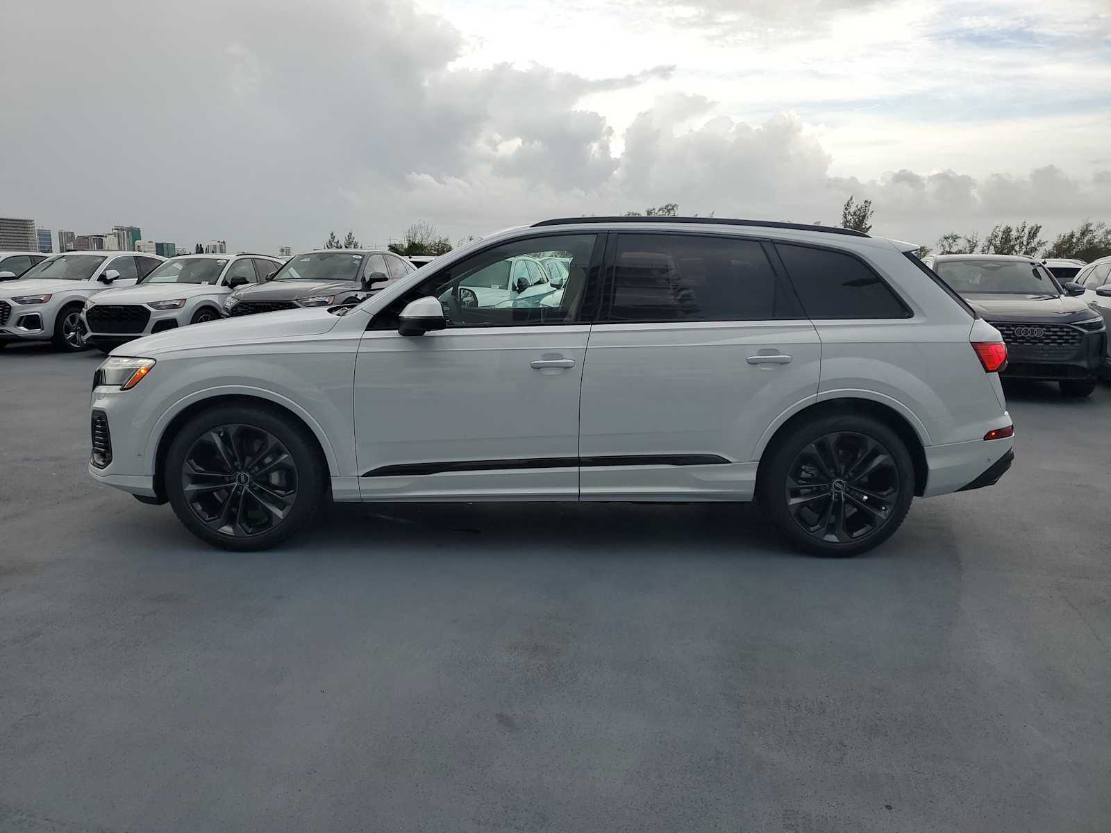 Thumbnail: 2025 Audi Q7 - 3