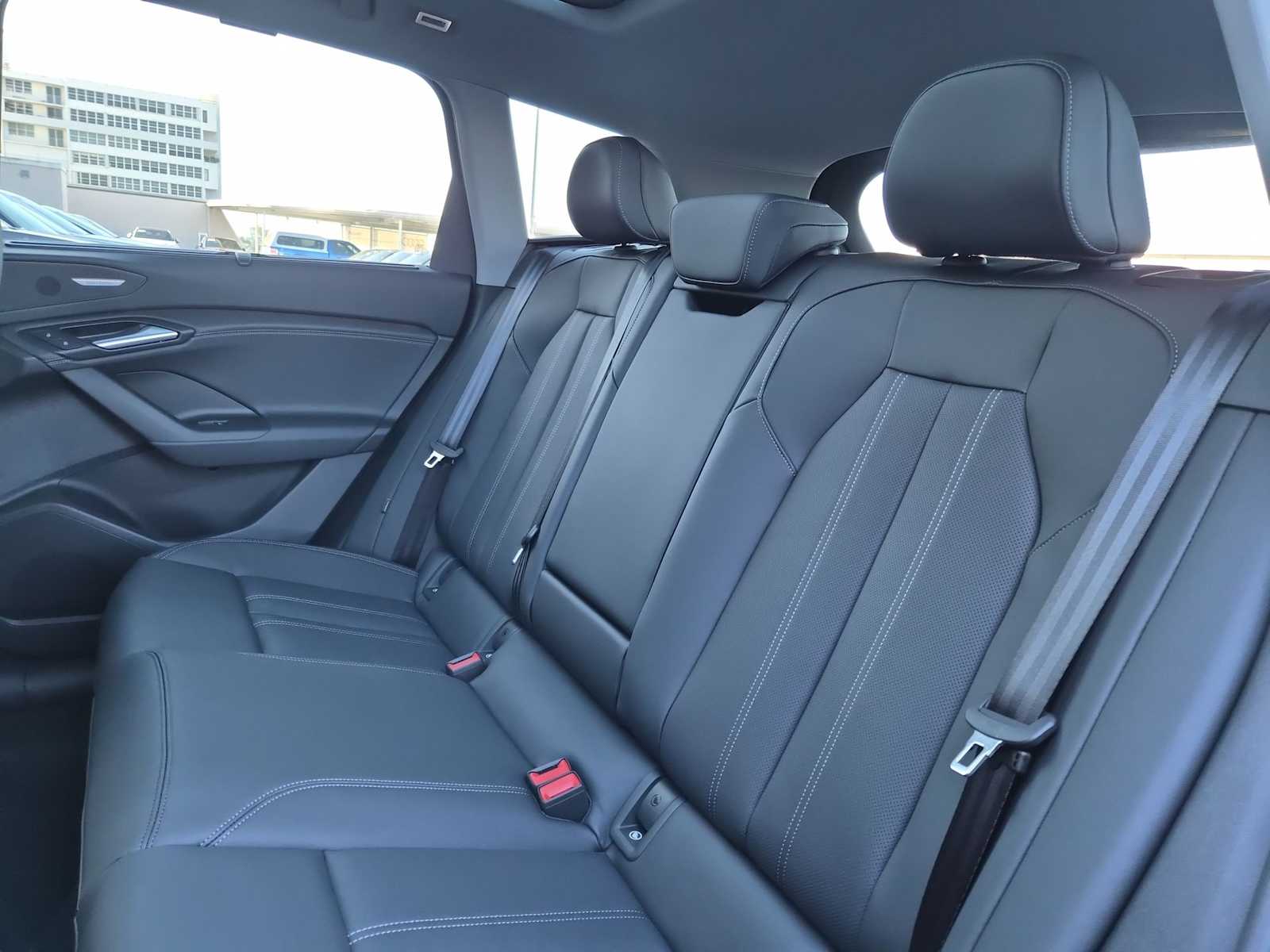 Thumbnail: 2025 Audi Q6 e-tron - 19