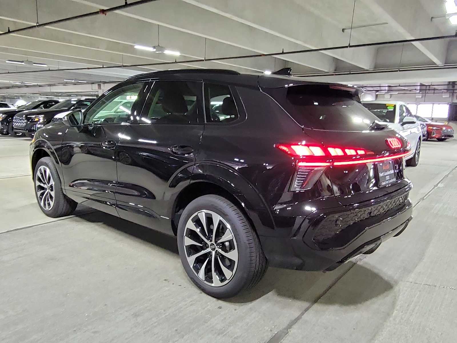 Thumbnail: 2026 Audi Q3 - 4