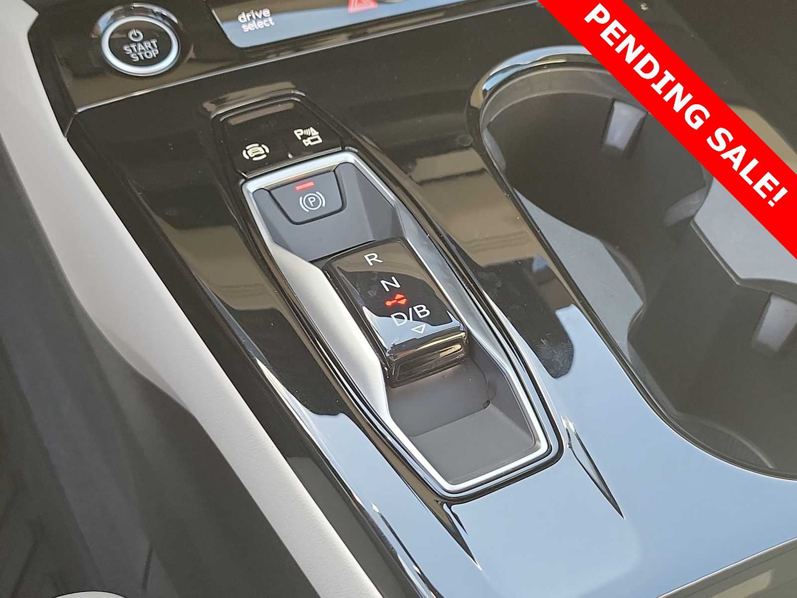 Thumbnail: 2025 Audi Q6 e-tron - 25