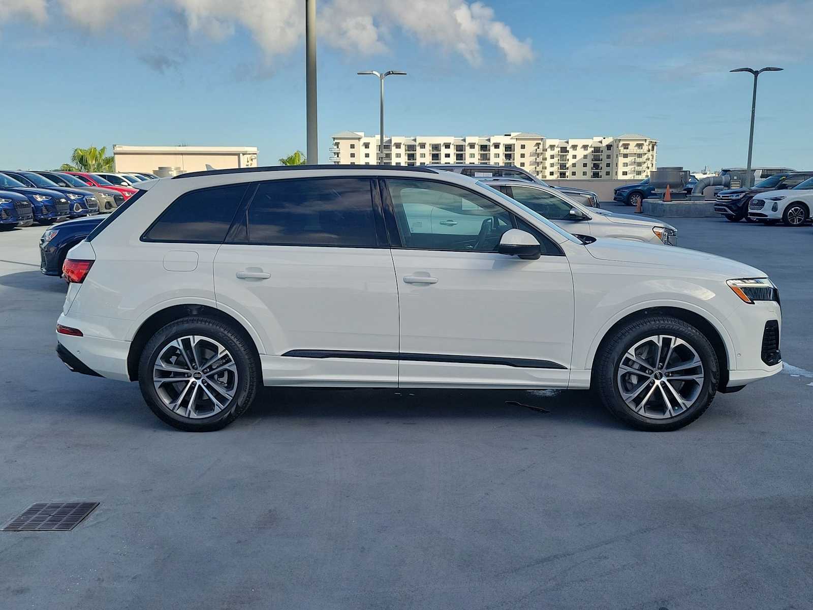 Thumbnail: 2026 Audi Q7 - 7