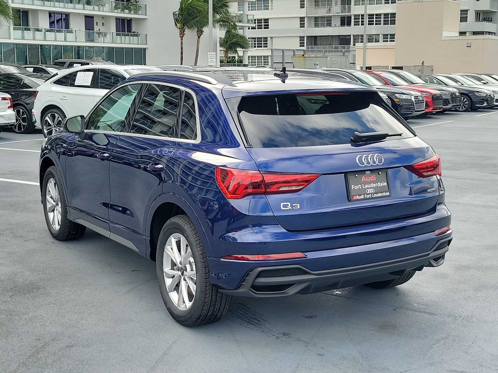 Thumbnail: 2025 Audi Q3 - 4