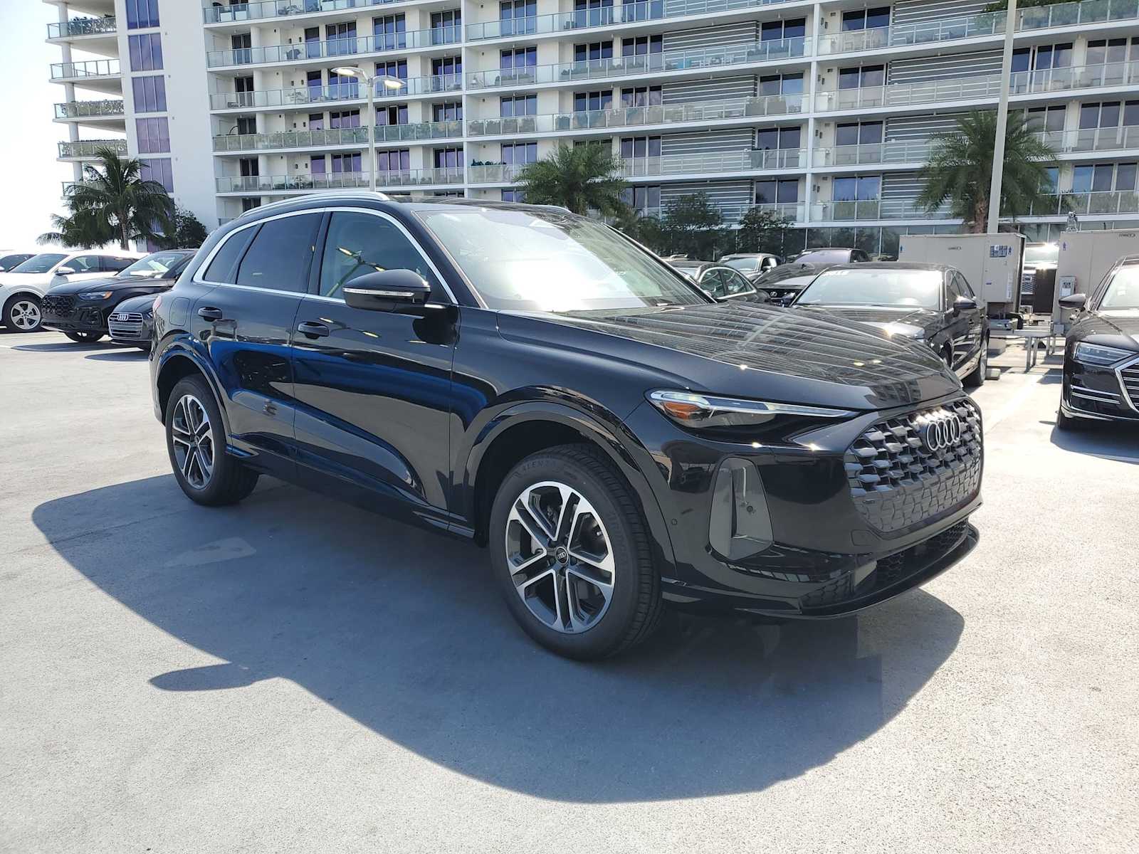 Thumbnail: 2025 Audi Q5 - 8