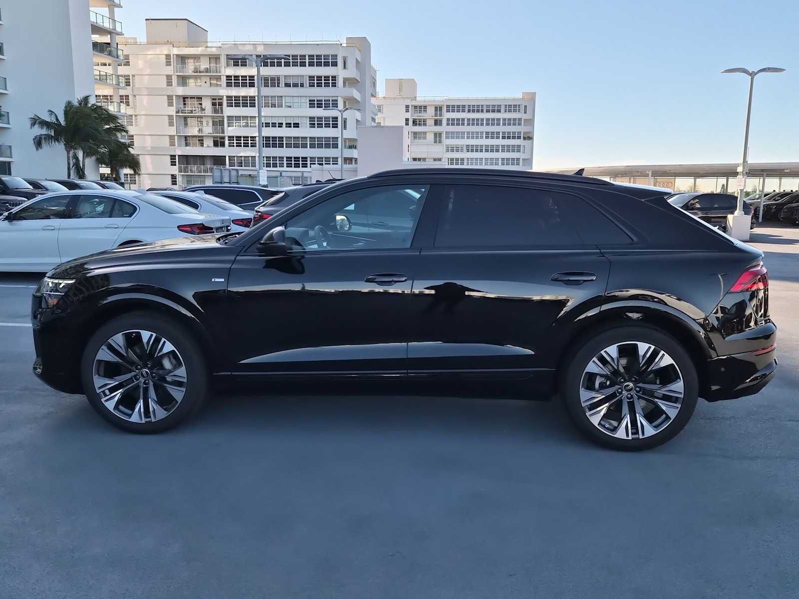 Thumbnail: 2026 Audi Q8 - 3