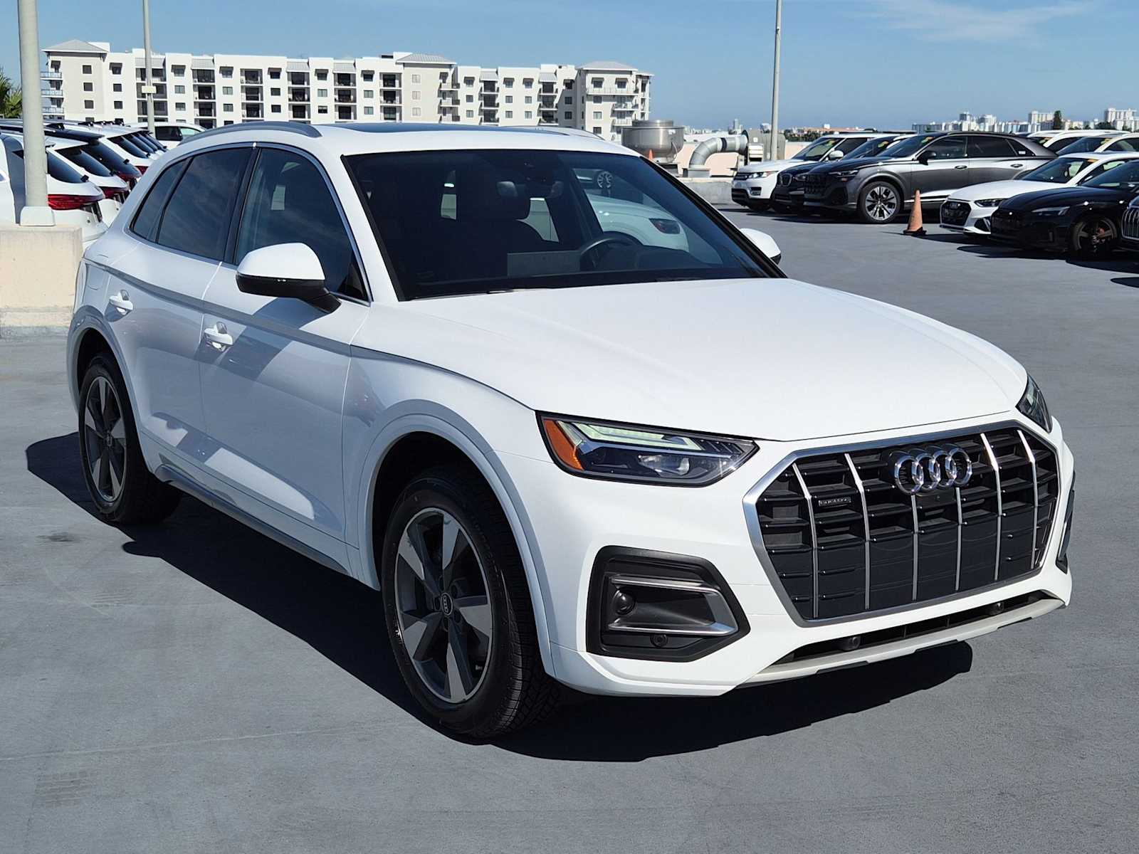 Thumbnail: 2022 Audi Q5 - 8