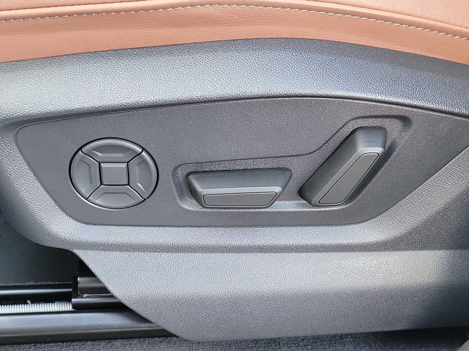 Thumbnail: 2025 Audi Q7 - 16