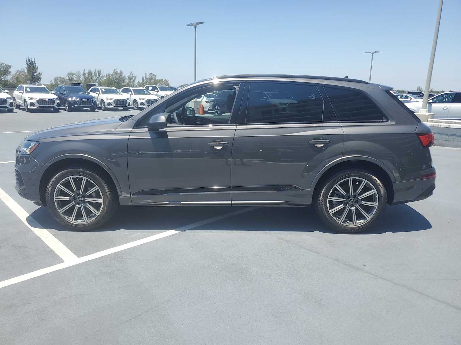 Thumbnail: 2023 Audi Q7 - 3