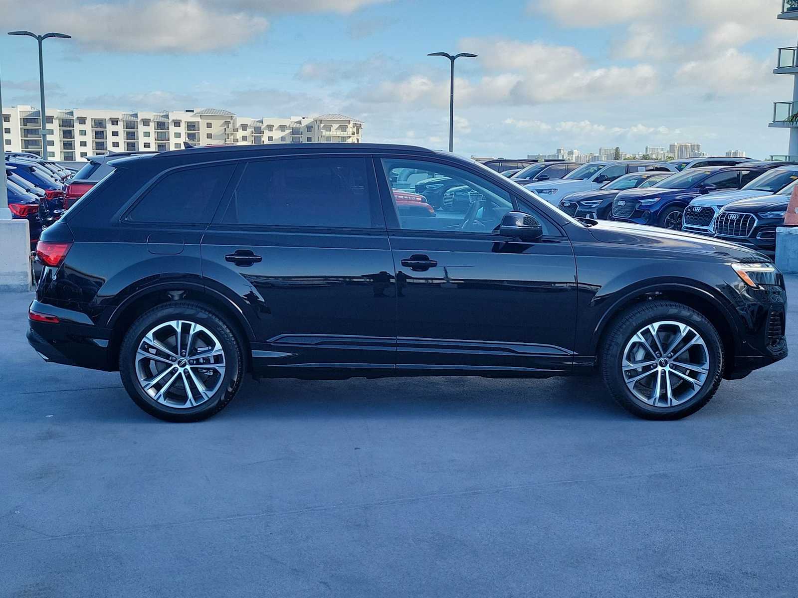 Thumbnail: 2026 Audi Q7 - 7